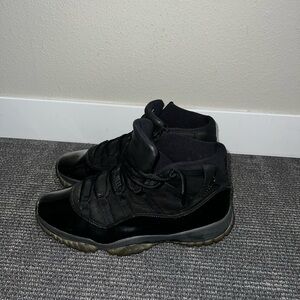 Jordan’s 11s black cap and gown